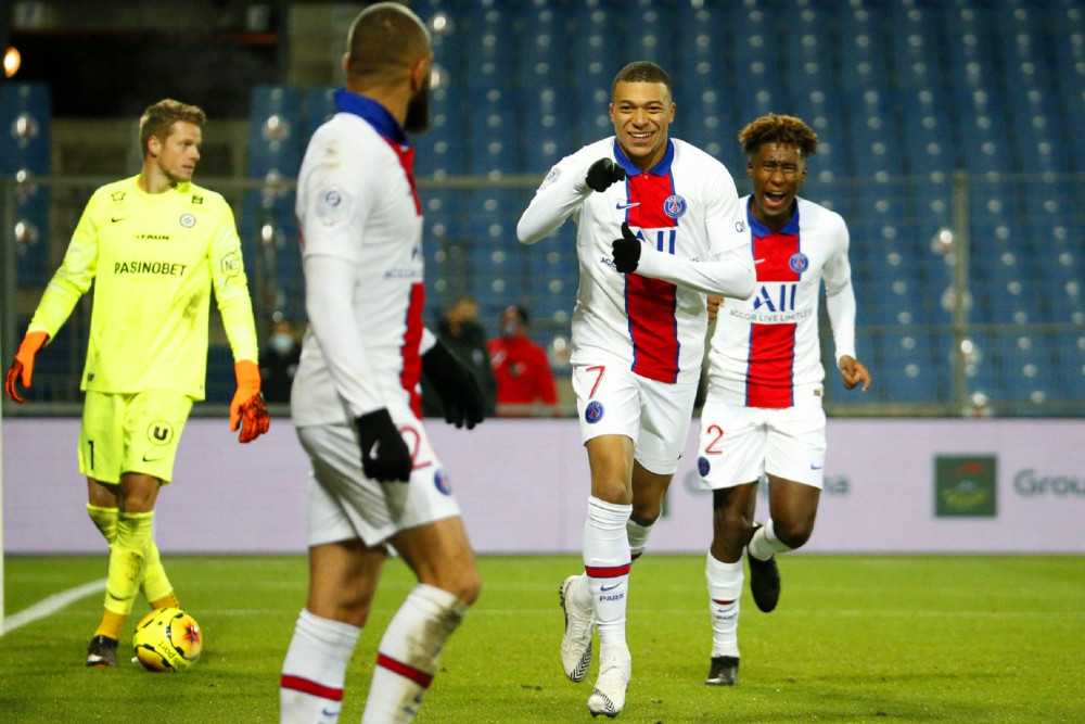  巴黎圣日耳曼主场奏凯延续强势表现稳居榜首